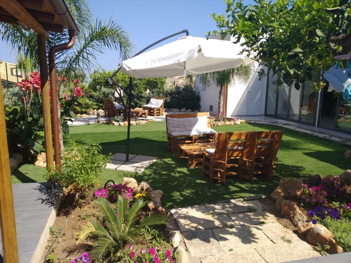 L'Isola Del Sole Bed & Breakfast Castelluzzo Exterior foto